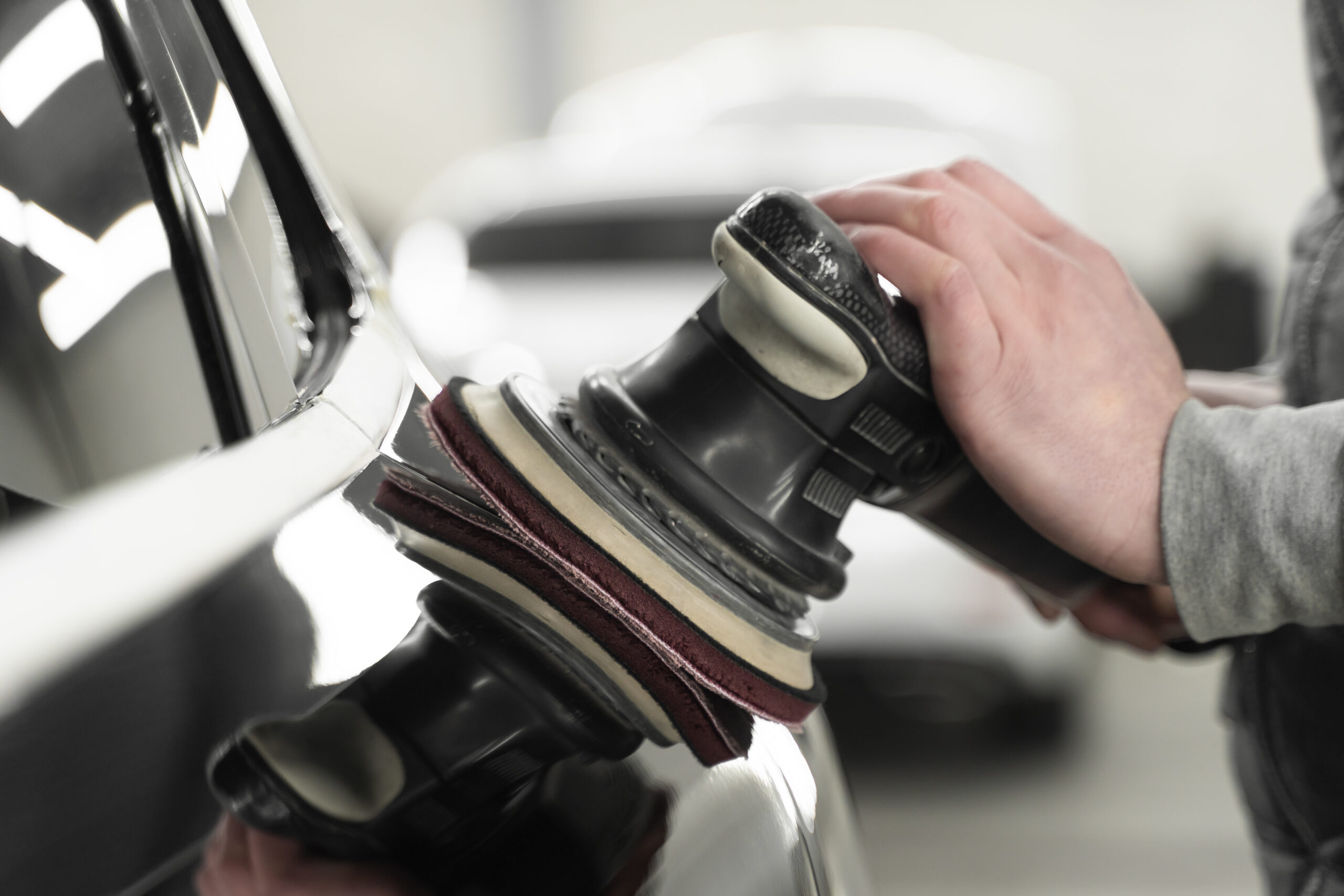 Quá trình đánh bóng sơn xe ô tô tại Chí Cường Auto Gia Lai