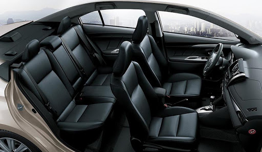 Khoang nội thất ô tô ghế da đen sạch sẽ sau khi vệ sinh chuyên sâu tại Chí Cường Auto Gia Lai
